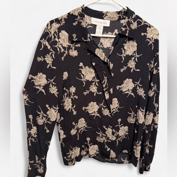 Vintage 90s Jones New York Black and Cream Floral Button Down Blouse - Picture 6 of 8